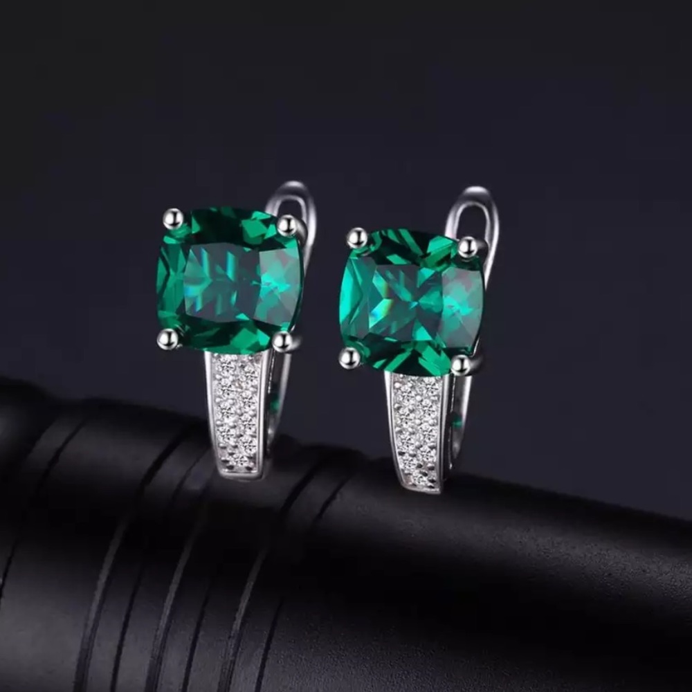 🌟 Emerald Silver Earrings